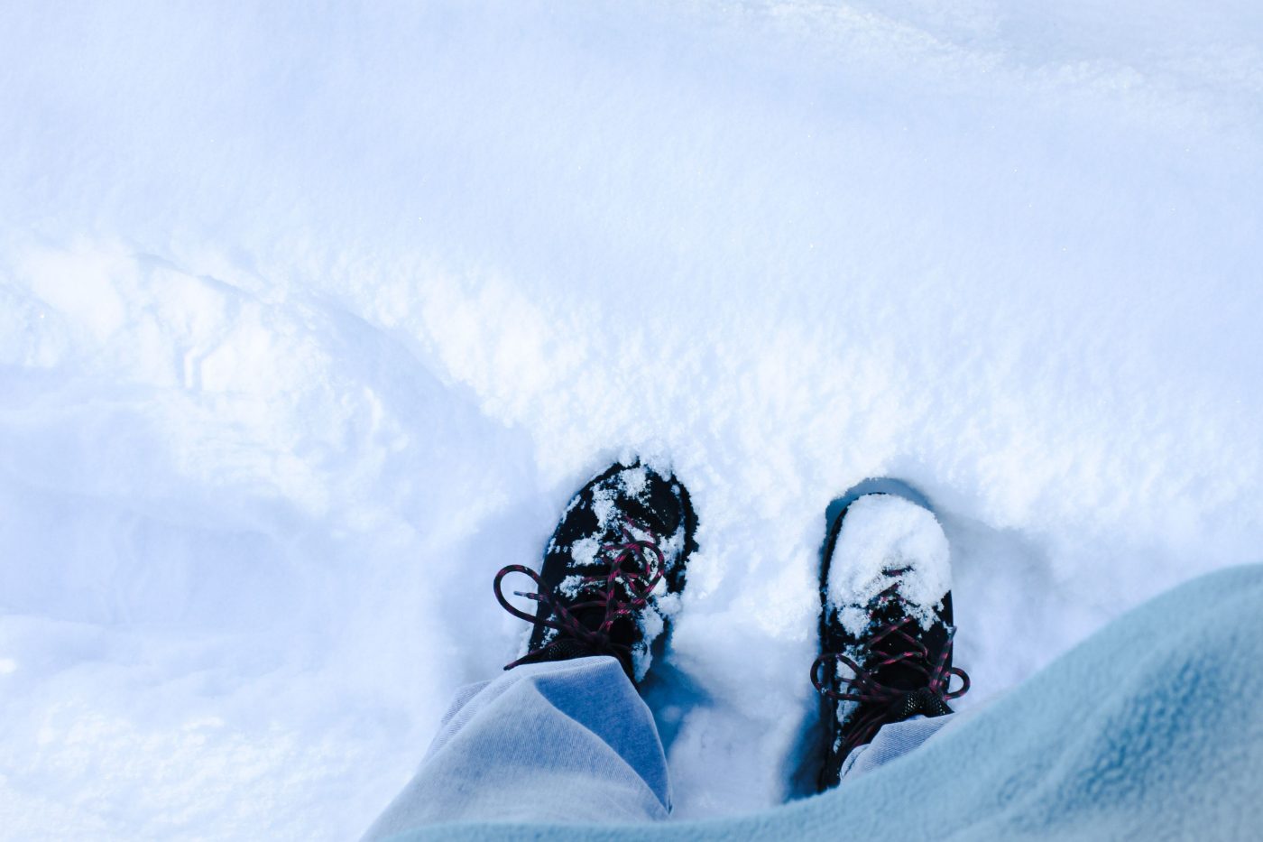 Botas en la nieve